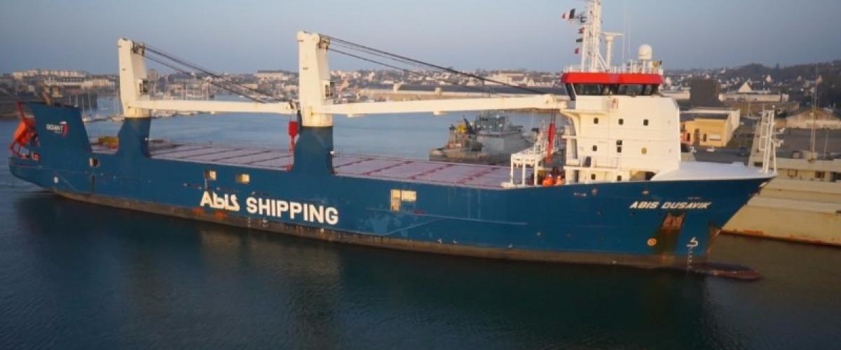 Le cargo qui transportera Calypso est arrivé au quai du Moros à Concarneau