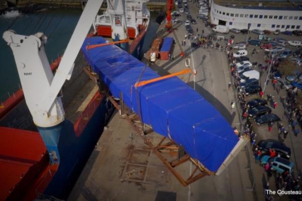 L’embarquement de la Calypso sur le cargo Abis Dusavik à Concarneau, l’opération la plus spectaculaire!